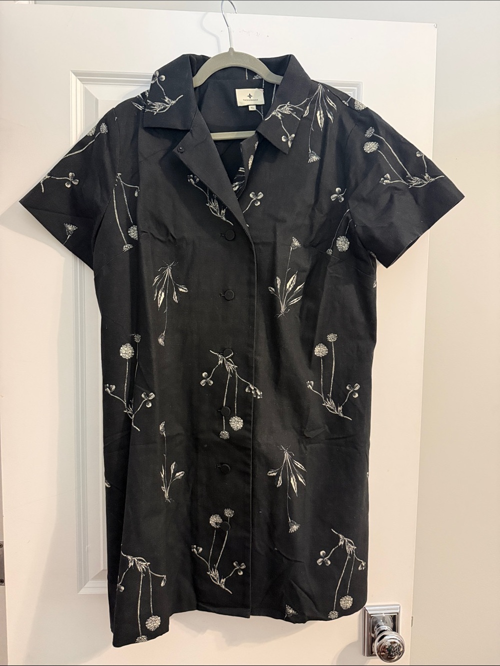 TUCKERNUCK Black Floral Button-Front Short Sleeve Dress